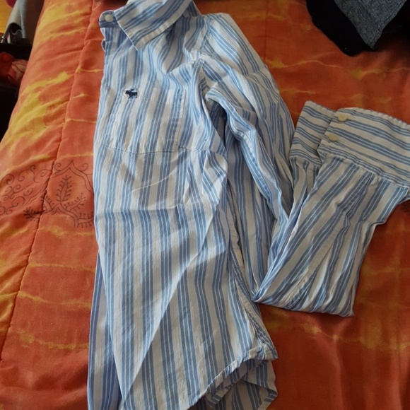 Lightweight long sleeve button down top - Picture 4 of 4